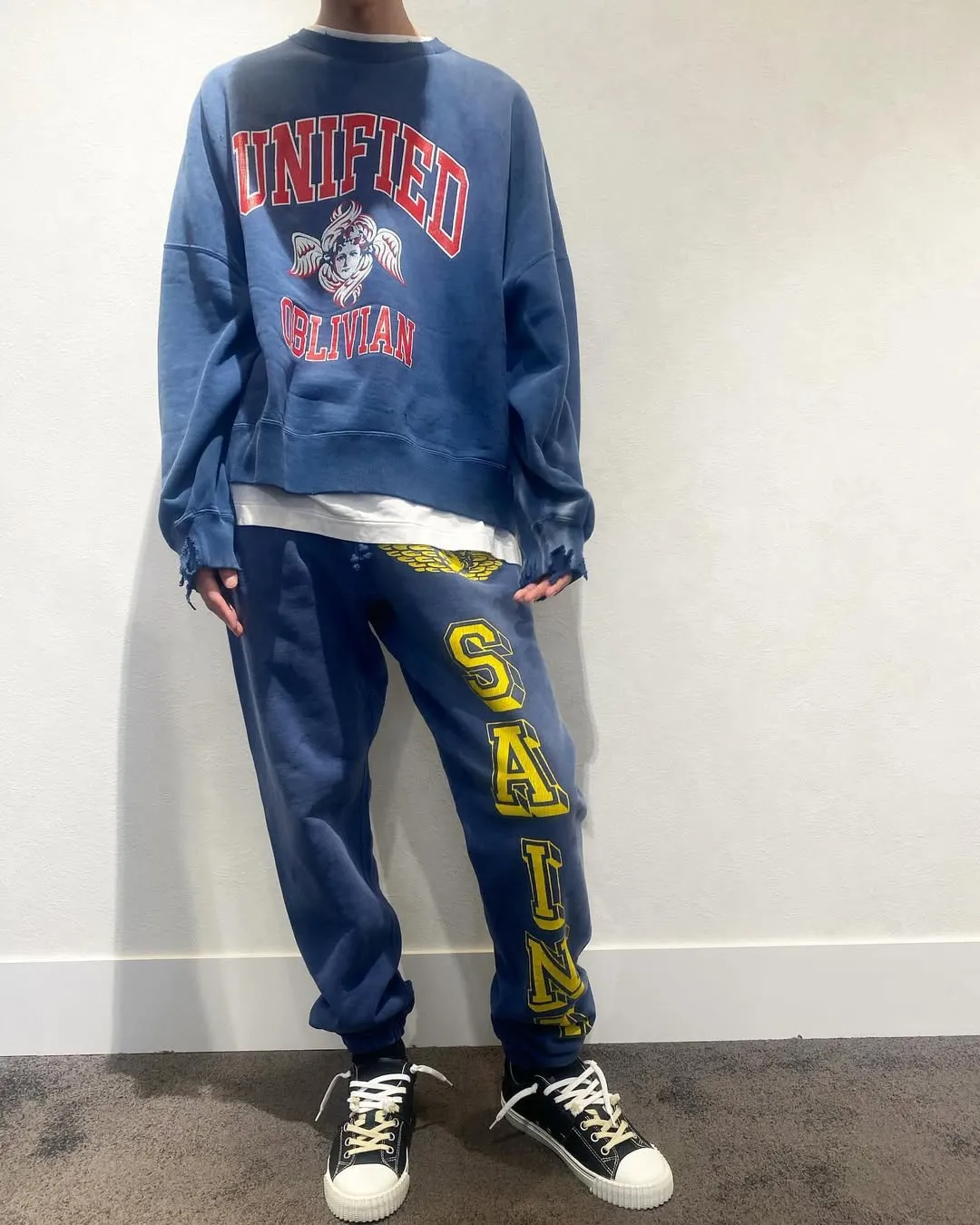 SAINT M×××××× ANGEL SWEATER PANTS/NAVY Angel Reborn Blue Sweatpants Washed Blue S-XL Assute Garment Dyeing Full Clothes Water Fading Dirty and Distressed New Vintage Ceiling God Cut Original Same Style